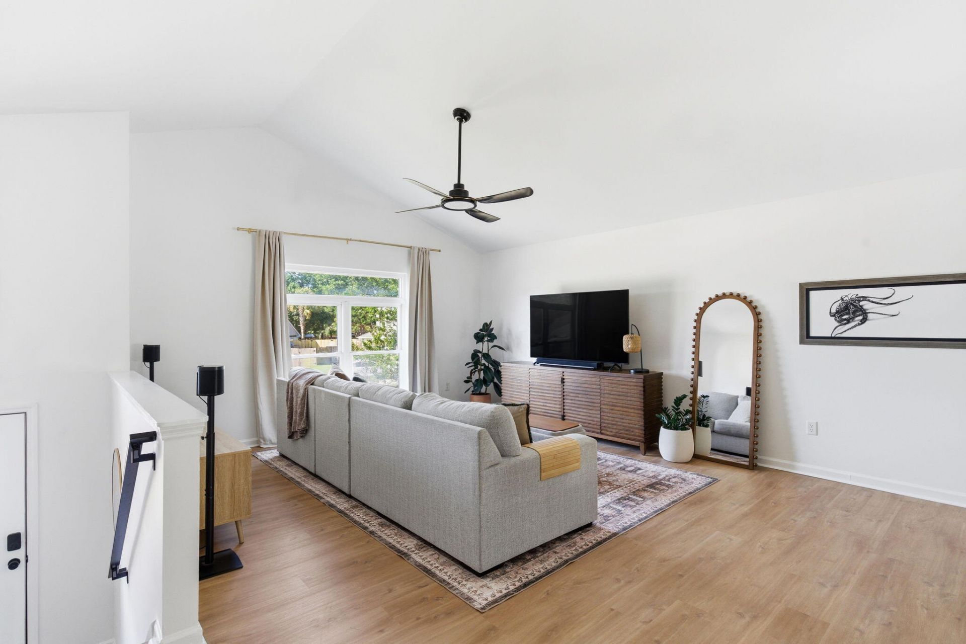 1504 Canton Square Photo 7