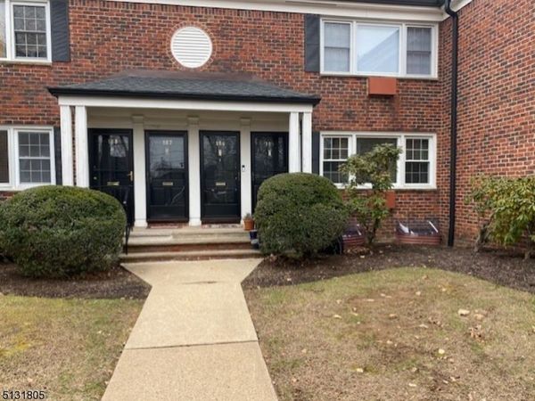 105 Pitney Pl, Morris, NJ 07960
