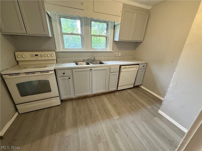 1366 Superior Avenue, Akron, OH 44307 Photo 2