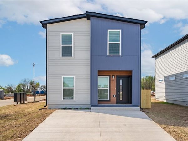 1101 SW Kentucky Avenue , Bentonville, AR 72713