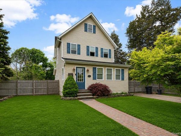 56 Sycamore Street , Patchogue, NY 11772
