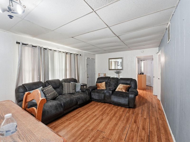 1057 S Hampton Road , Columbus, OH 43227 Photo 4