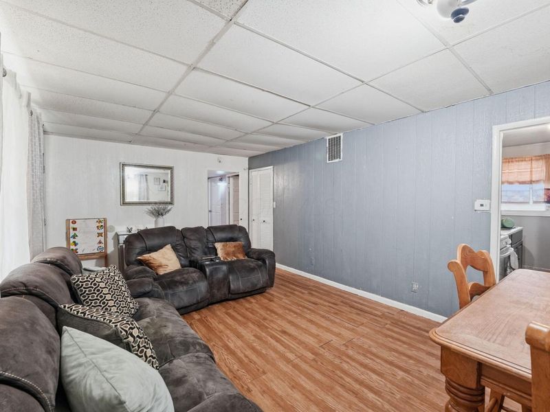 1057 S Hampton Road , Columbus, OH 43227 Photo 6