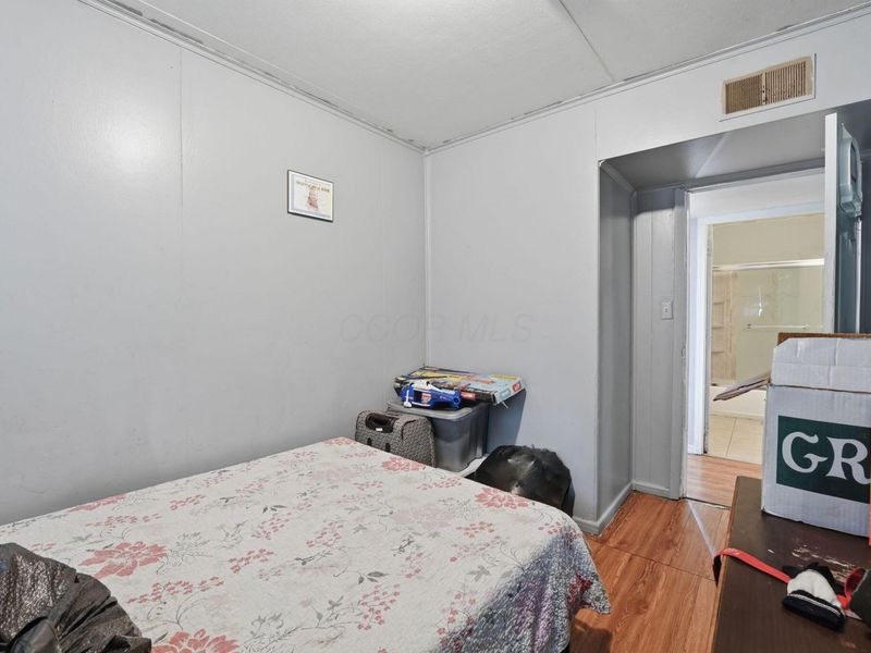1057 S Hampton Road , Columbus, OH 43227 Photo 9