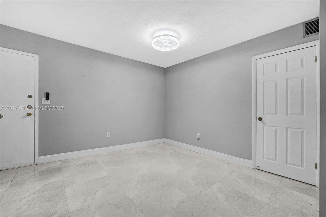 7100 NW 17th St , Unit 305, Plantation, FL 33313 Photo