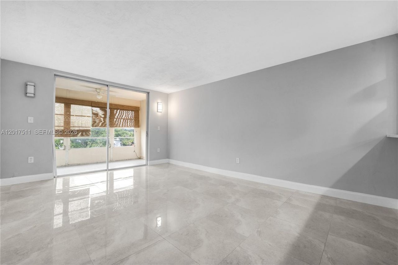 7100 NW 17th St , Unit 305, Plantation, FL 33313 Photo
