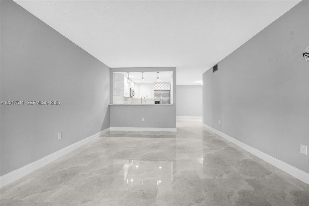 7100 NW 17th St , Unit 305, Plantation, FL 33313 Photo