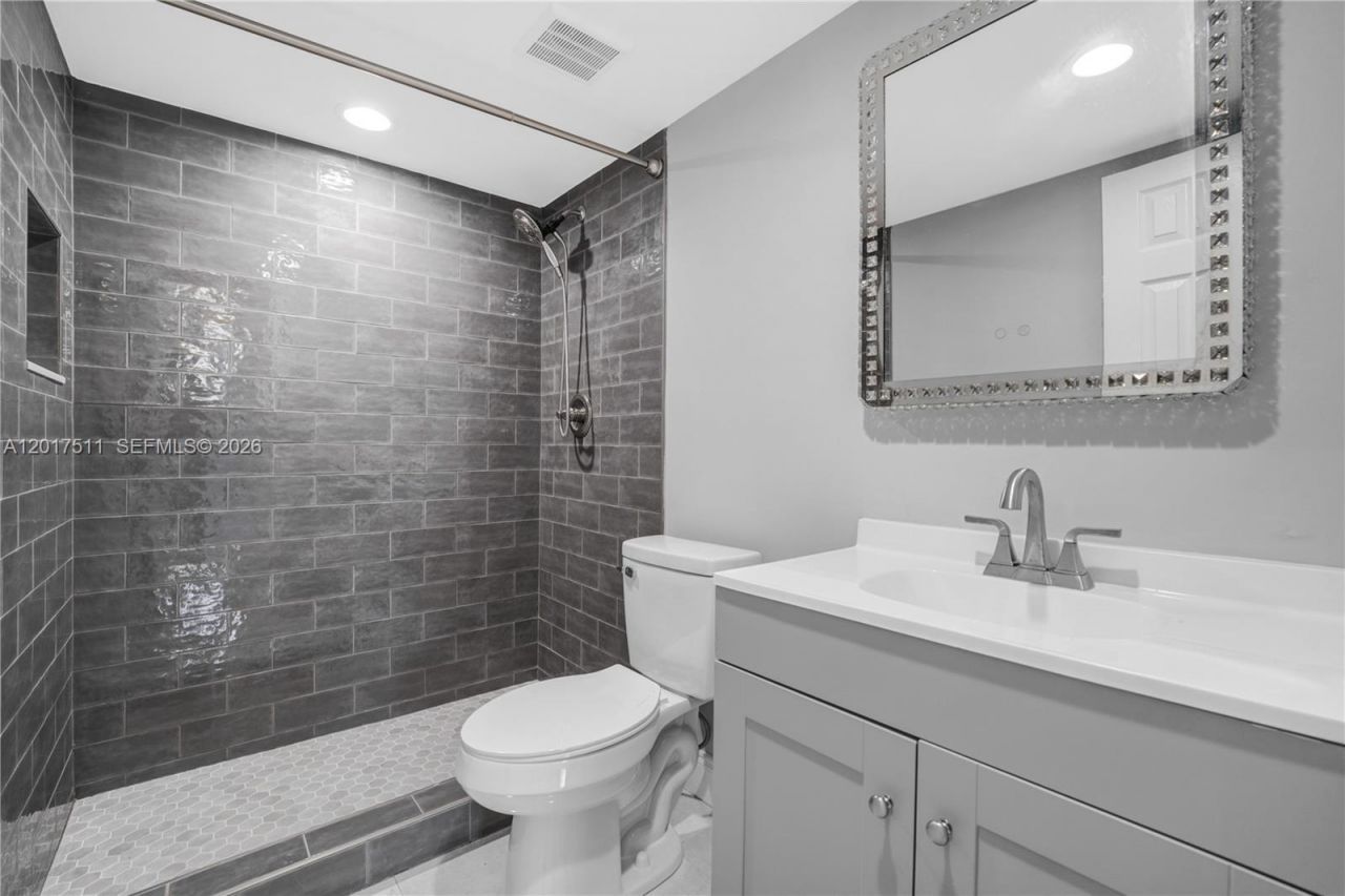 7100 NW 17th St , Unit 305, Plantation, FL 33313 Photo