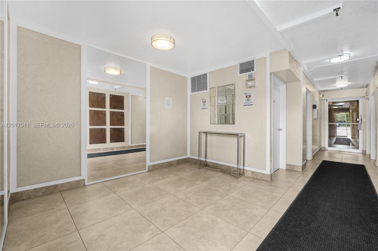 7100 NW 17th St , Unit 305, Plantation, FL 33313 Photo