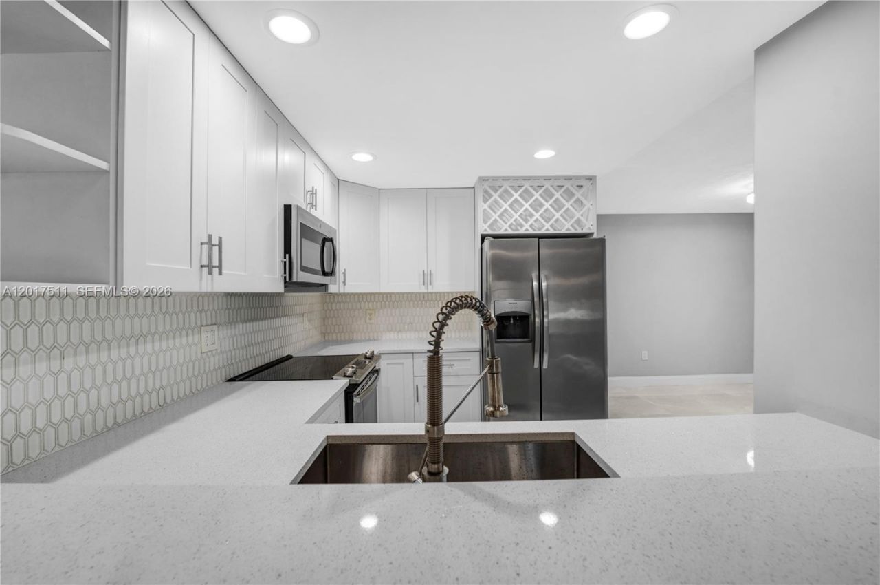 7100 NW 17th St , Unit 305, Plantation, FL 33313 Photo