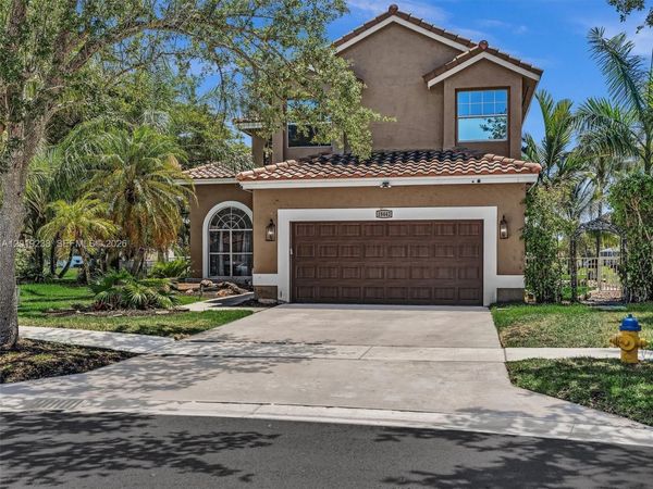 18442 NW 12th St , Pembroke Pines, FL 33029