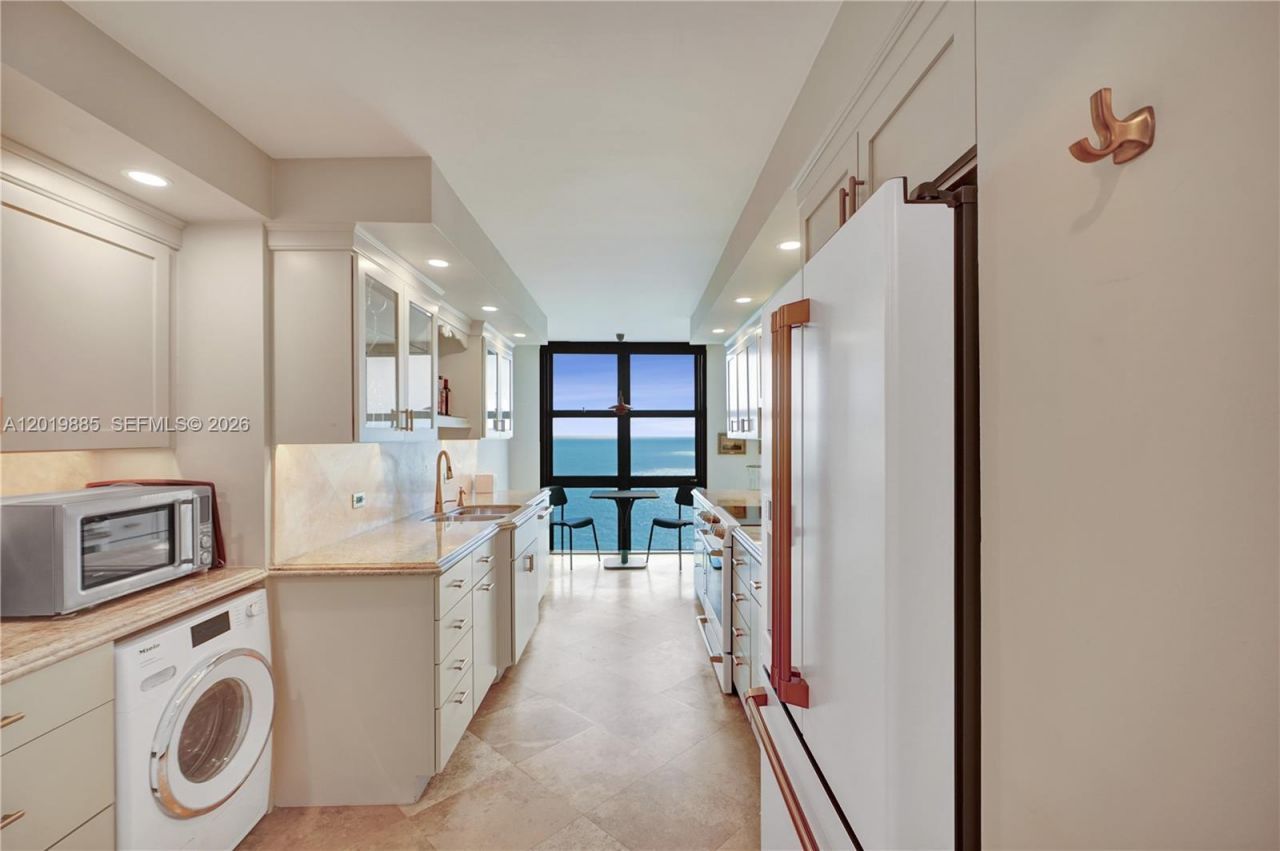 1111 Crandon Blvd, Unit B1108, Key Biscayne, FL 33149 Photo