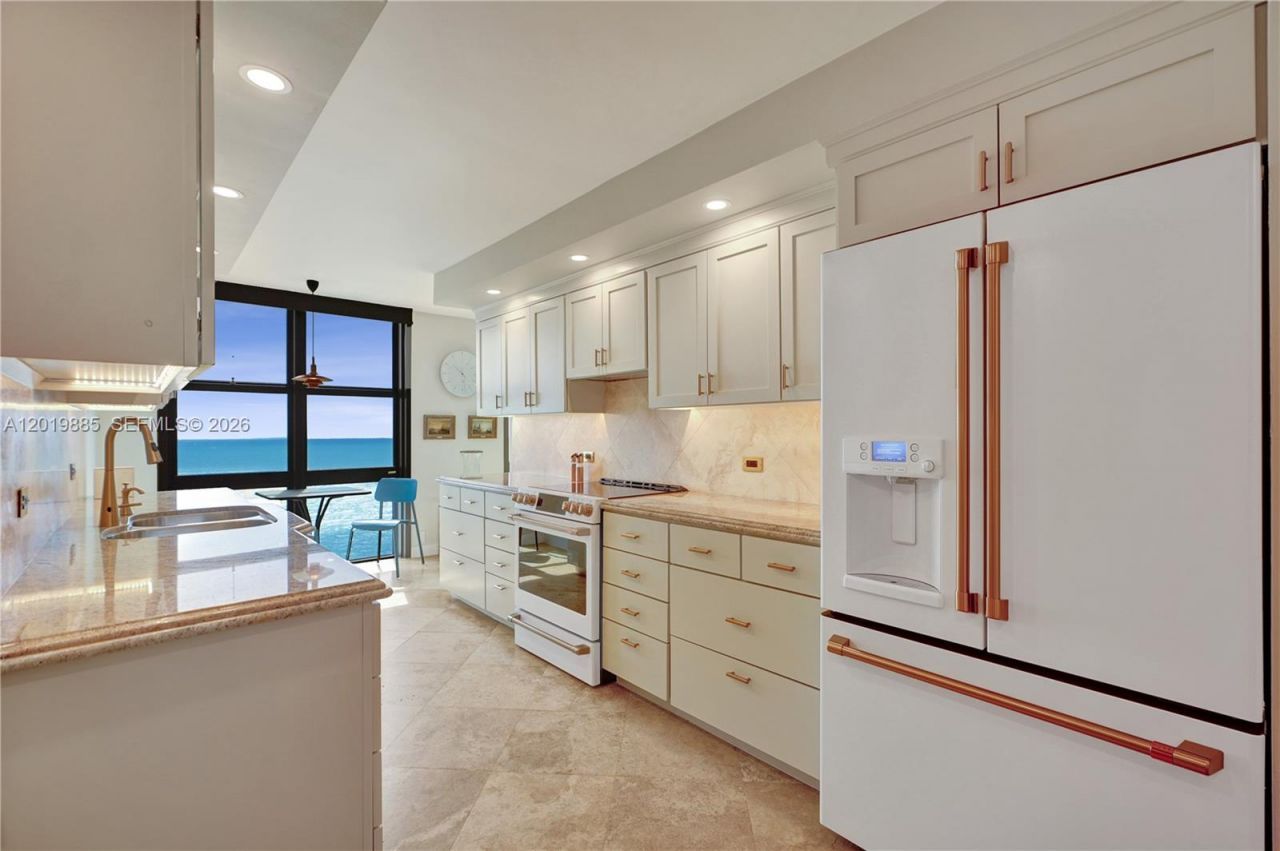 1111 Crandon Blvd, Unit B1108, Key Biscayne, FL 33149 Photo