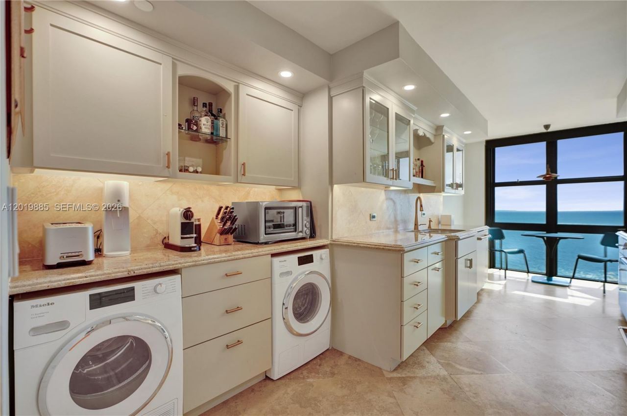 1111 Crandon Blvd, Unit B1108, Key Biscayne, FL 33149 Photo