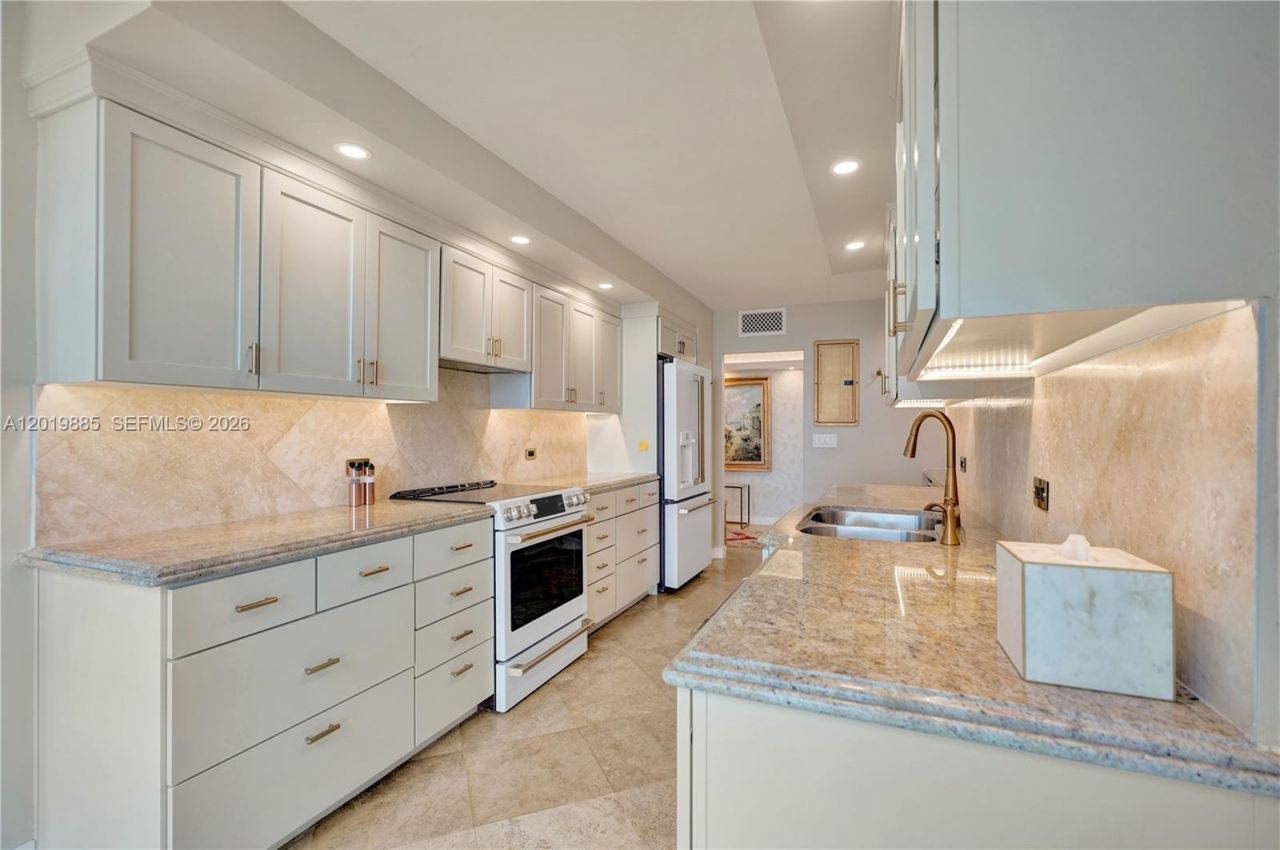 1111 Crandon Blvd, Unit B1108, Key Biscayne, FL 33149 Photo