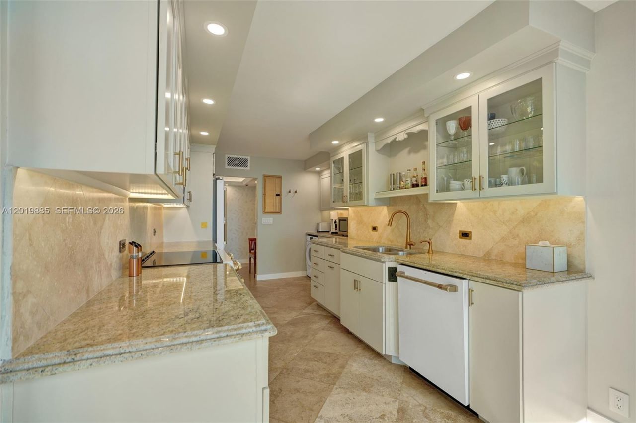 1111 Crandon Blvd, Unit B1108, Key Biscayne, FL 33149 Photo