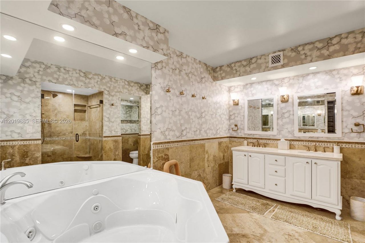 1111 Crandon Blvd, Unit B1108, Key Biscayne, FL 33149 Photo