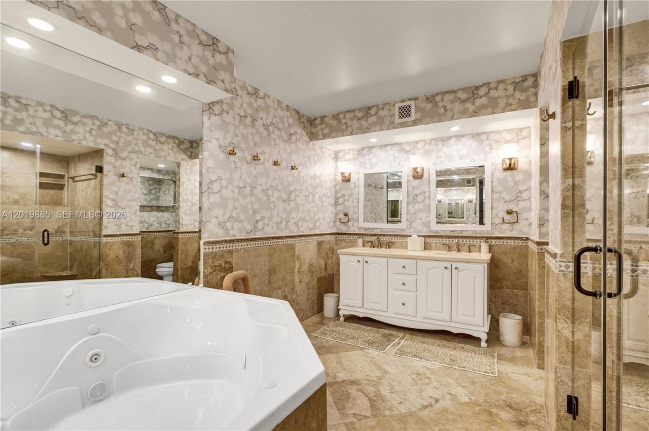 1111 Crandon Blvd, Unit B1108, Key Biscayne, FL 33149 Photo