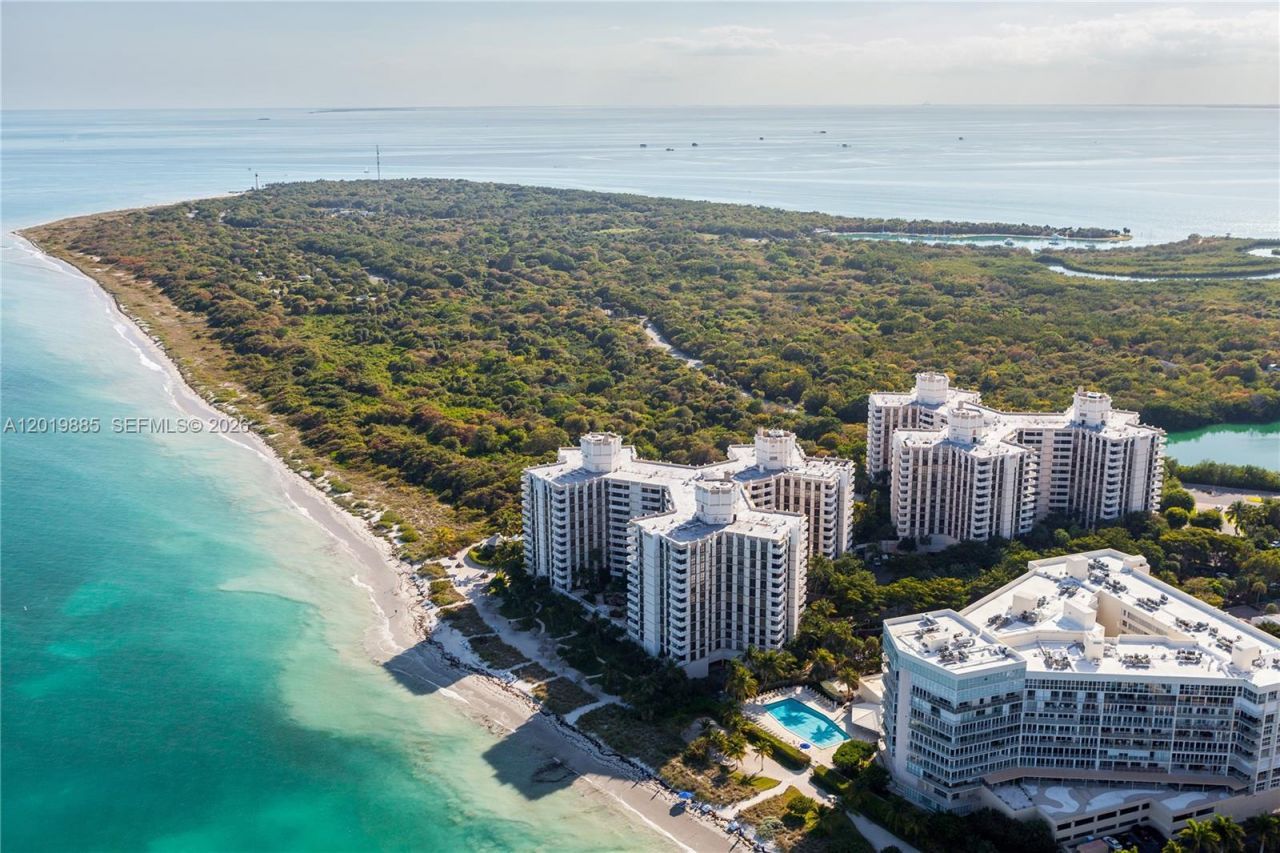1111 Crandon Blvd, Unit B1108, Key Biscayne, FL 33149 Photo