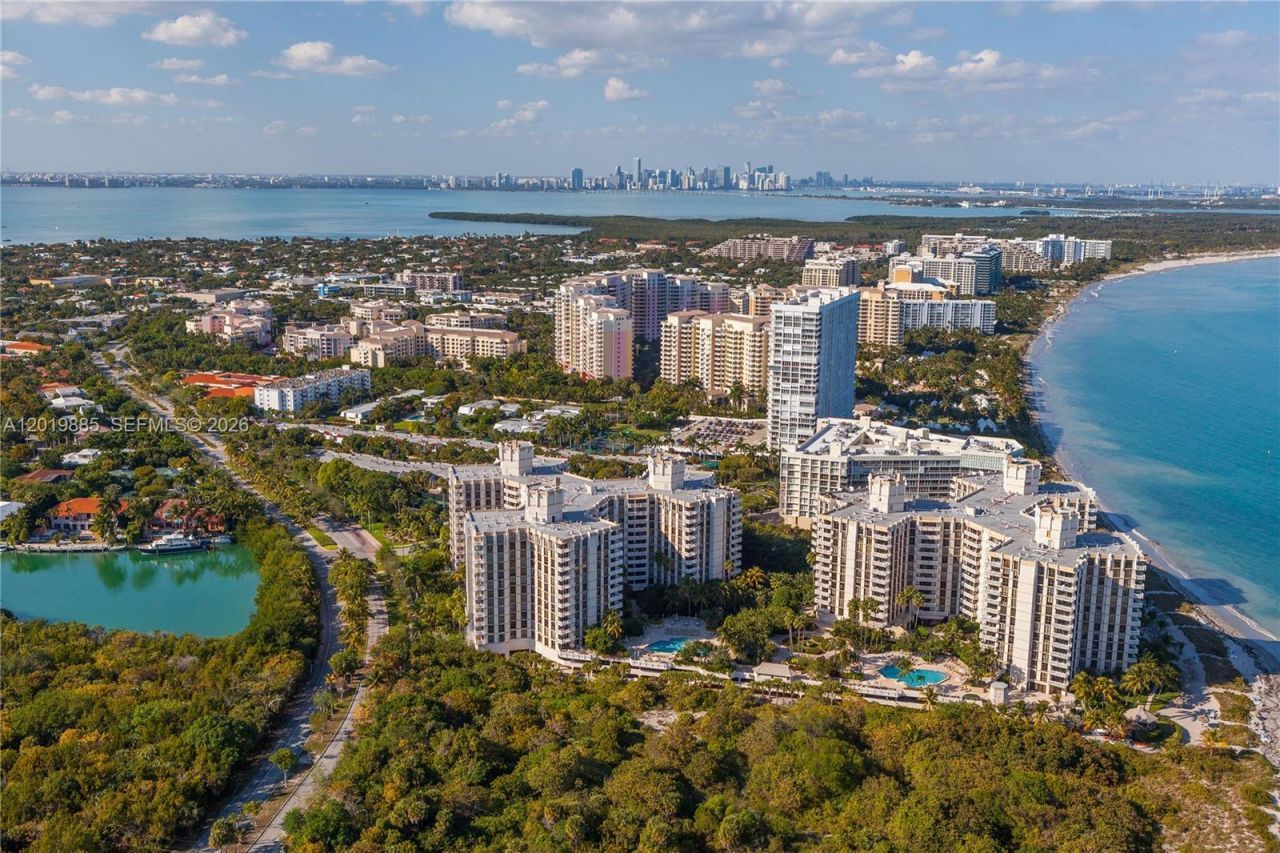 1111 Crandon Blvd, Unit B1108, Key Biscayne, FL 33149 Photo