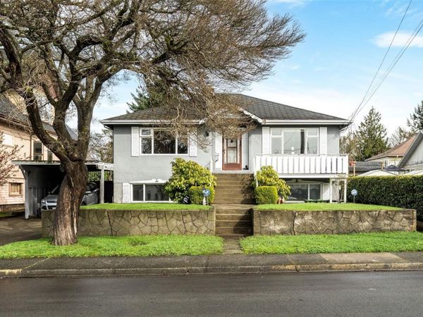 1790 Denman St , Victoria, BC V8R 1Y4