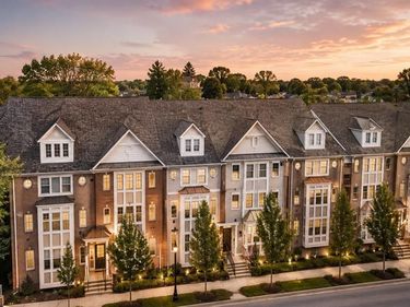 223 N Michigan Avenue, Unit 12, Howell, Mi 48843