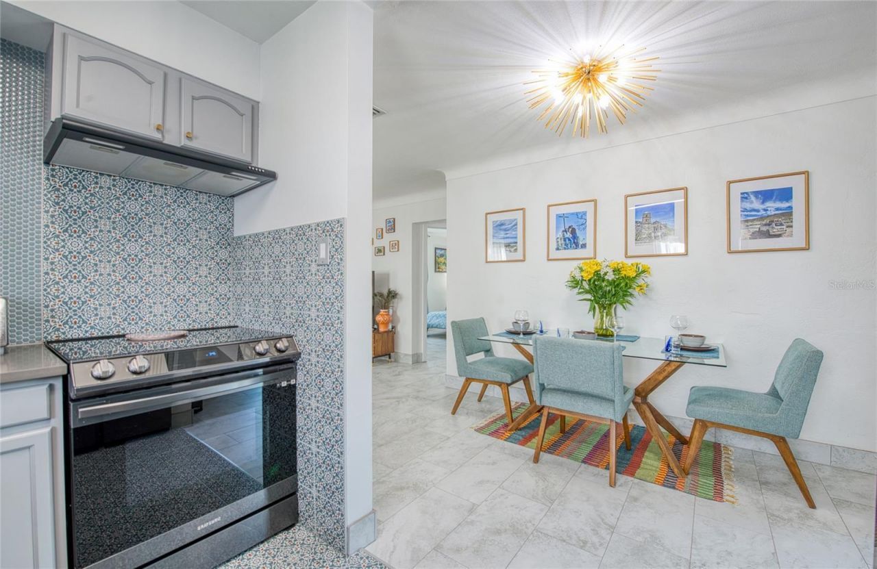 425 46th Avenue S, Saint Petersburg, FL 33705 Photo