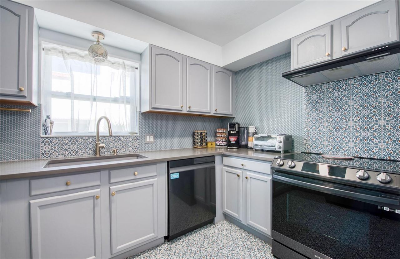 425 46th Avenue S, Saint Petersburg, FL 33705 Photo