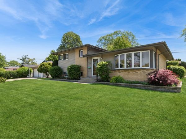 801 E Greenwood Drive , Mount Prospect, IL 60056