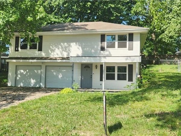 2218 Liberty Landing Road, Liberty, MO 64068