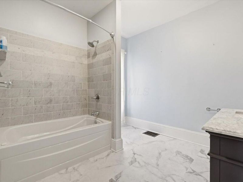 206 N Division Street , Mount Vernon, OH 43050 Photo 9