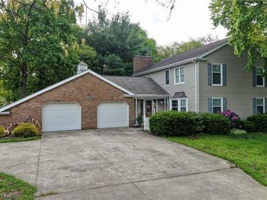 1036 Briarview Avenue NW, North Canton, OH 44720