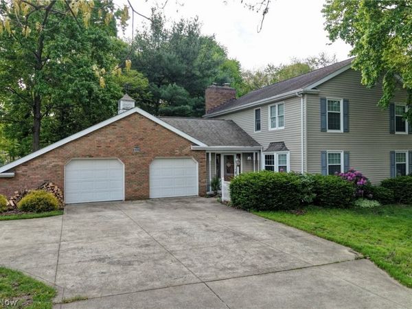 1036 Briarview Avenue NW, North Canton, OH 44720
