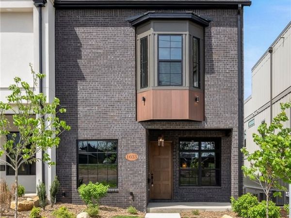 1033 NW A Street , Bentonville, AR 72712