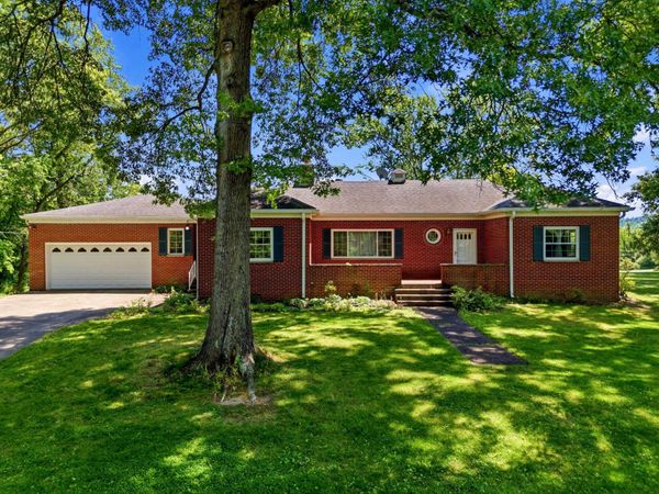 242 Esthel C Boulevard, Ona, WV 25545