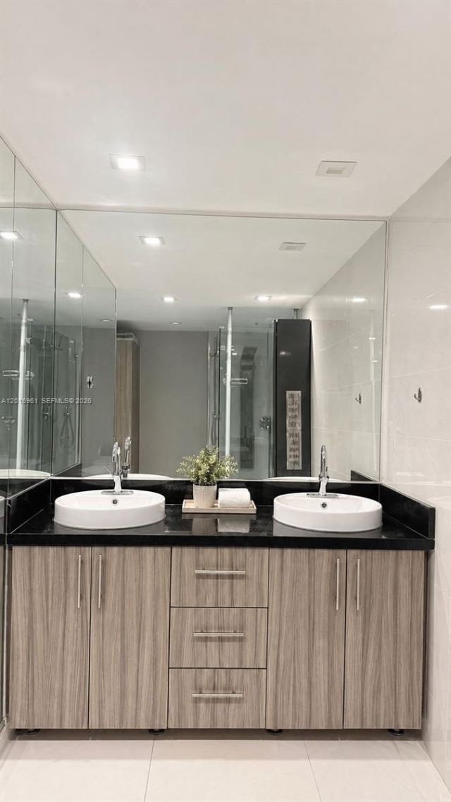19380 Collins Ave , Unit 402, Sunny Isles Beach, FL 33160 Photo