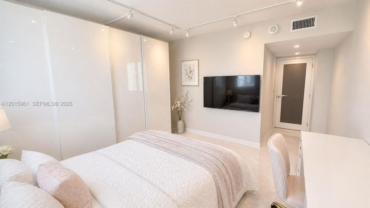 19380 Collins Ave , Unit 402, Sunny Isles Beach, FL 33160 Photo