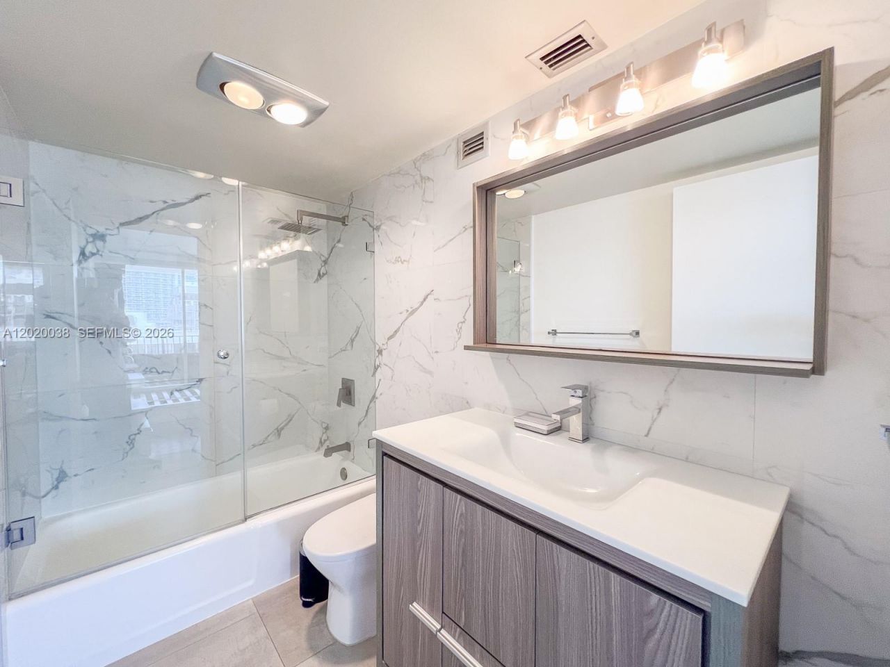 1901 Brickell Ave , Unit B2004, Miami, FL 33129 Photo