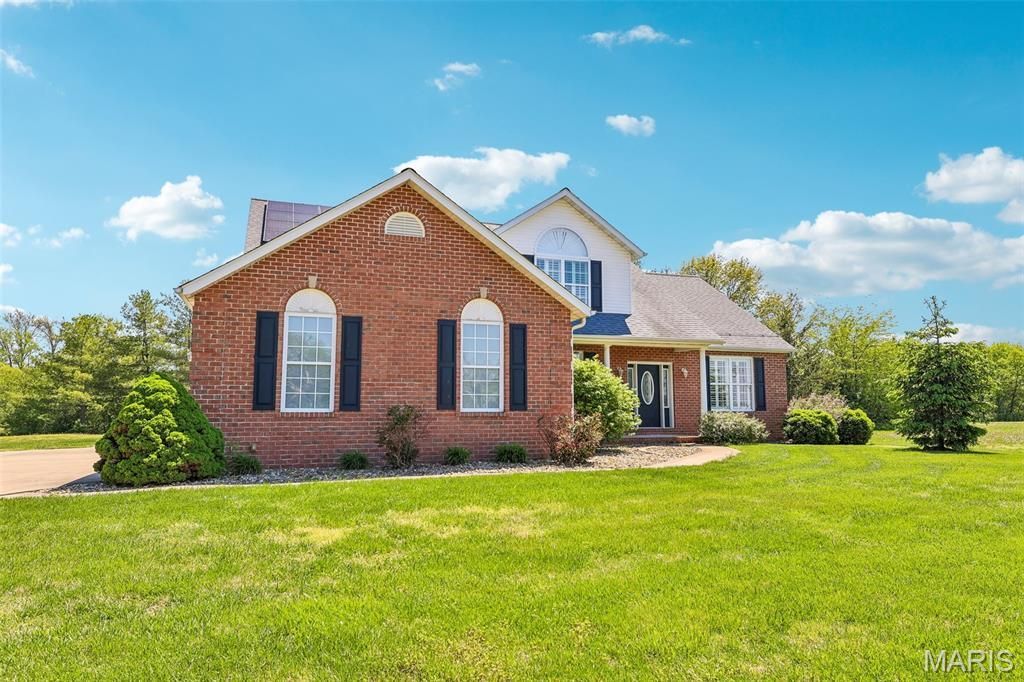 2750 Governors Drive , Carlyle, IL 62231 Main Photo