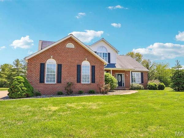 2750 Governors Drive , Carlyle, IL 62231