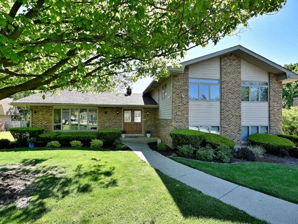 9S631 William Drive , Burr Ridge, IL 60527