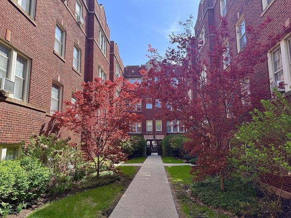 242 S Maple Avenue , Unit 1W, Oak Park, IL 60302