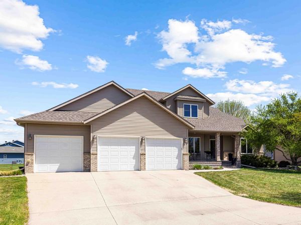 854 32nd Street S, Moorhead, MN 56560