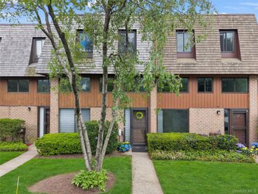 23 The Hamlet, Pelham, NY 10803