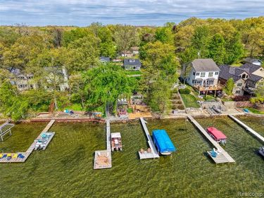 7490 Noahs Landing, Dexter Twp, MI 48137