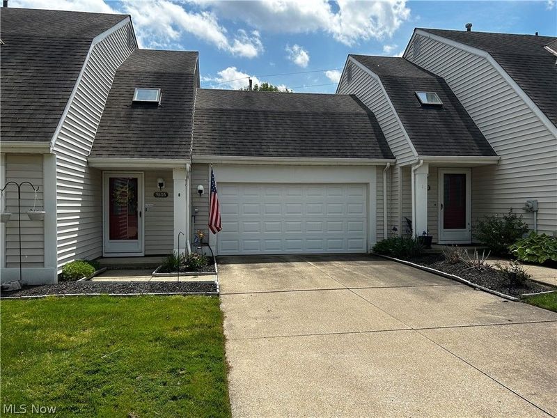 9605 E Idlewood Drive, Twinsburg, OH 44087 Photo 1