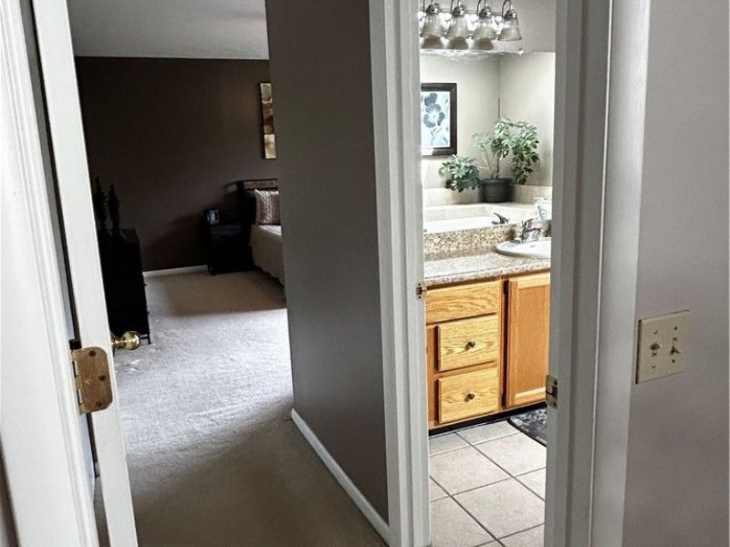 9605 E Idlewood Drive, Twinsburg, OH 44087 Photo 11