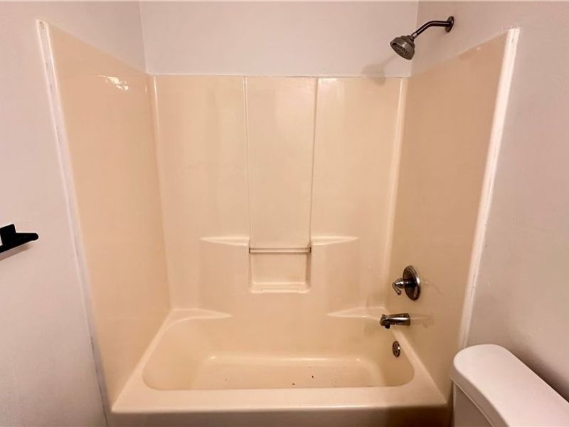 571 E 115th Street, Cleveland, OH 44108 Photo 22