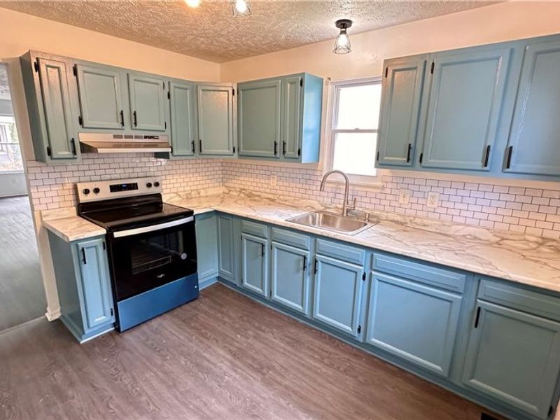 571 E 115th Street, Cleveland, OH 44108 Photo 8