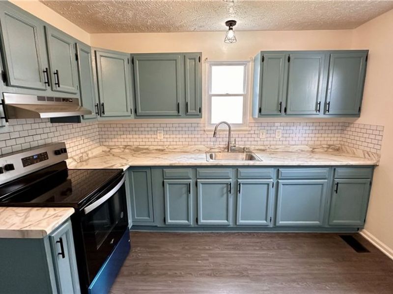 571 E 115th Street, Cleveland, OH 44108 Photo 9